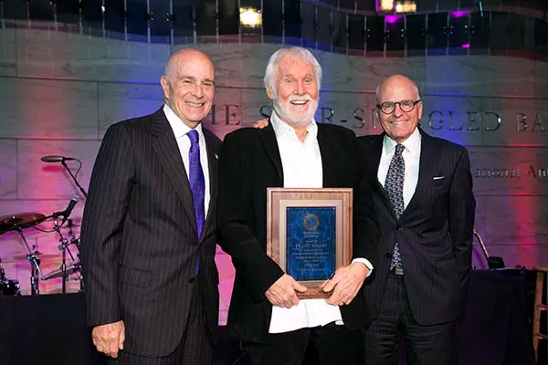 Kenny Rogers Receives Special Award From The Smithsonian