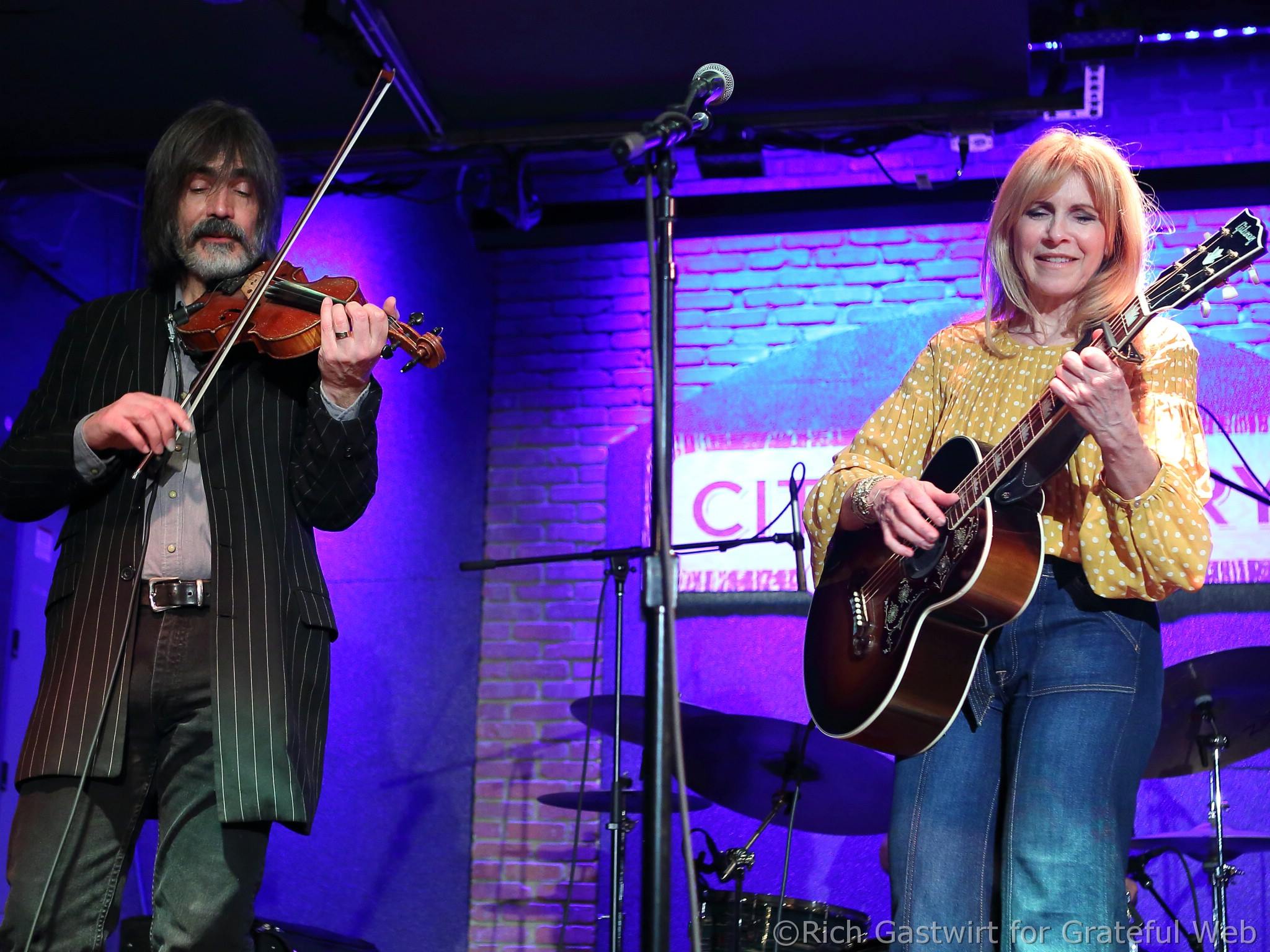 Larry Campbell & Teresa Williams | photo by Rich Gastwirt