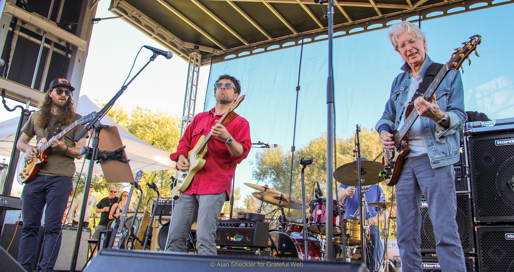 Dawes with Phil Lesh - photo by Alan Sheckter