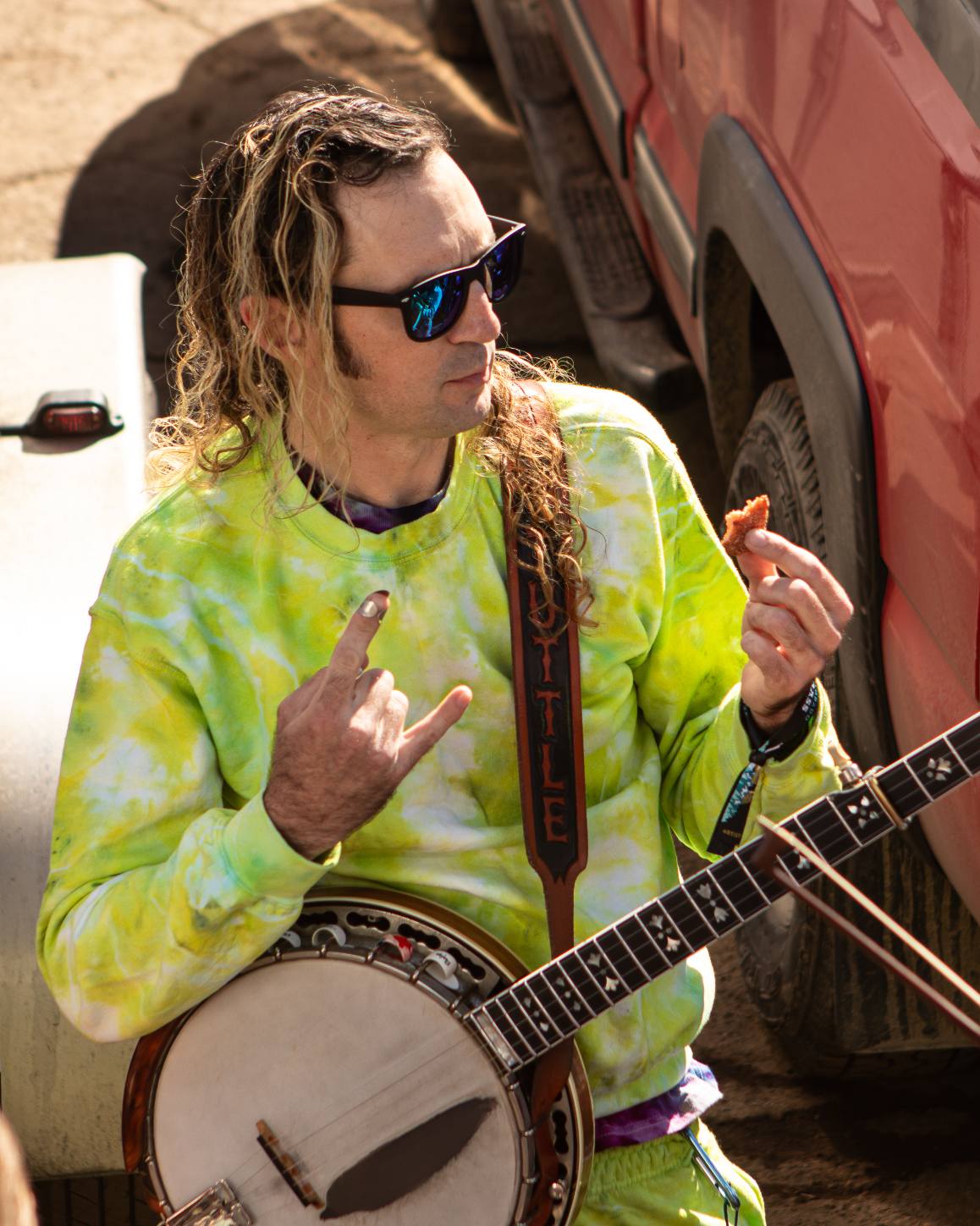 Kyle Tuttle - Pre-show fish fry. - 📸Jenny Lynn de Groot