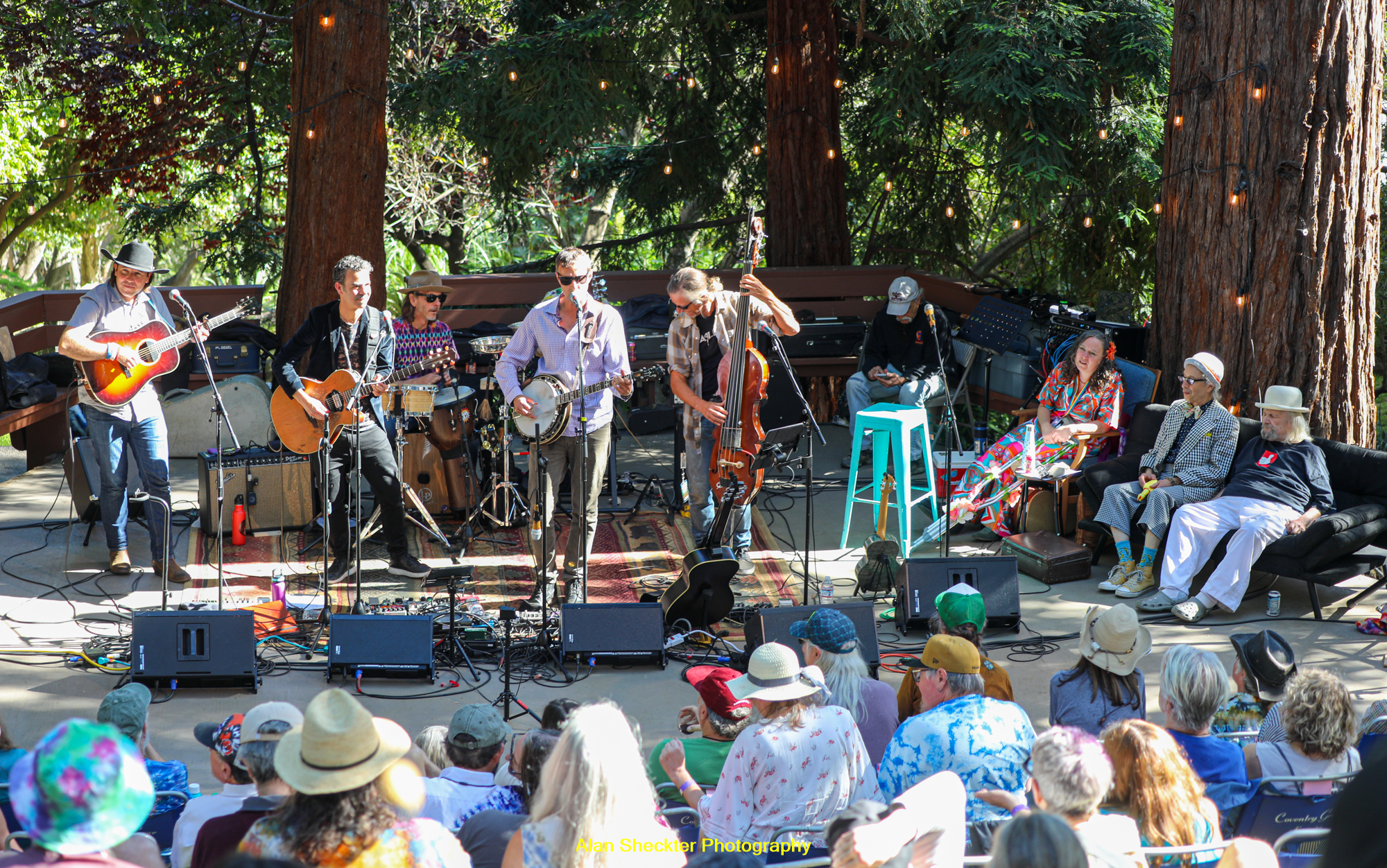 Ragged Charms | Groovin' in the Grove