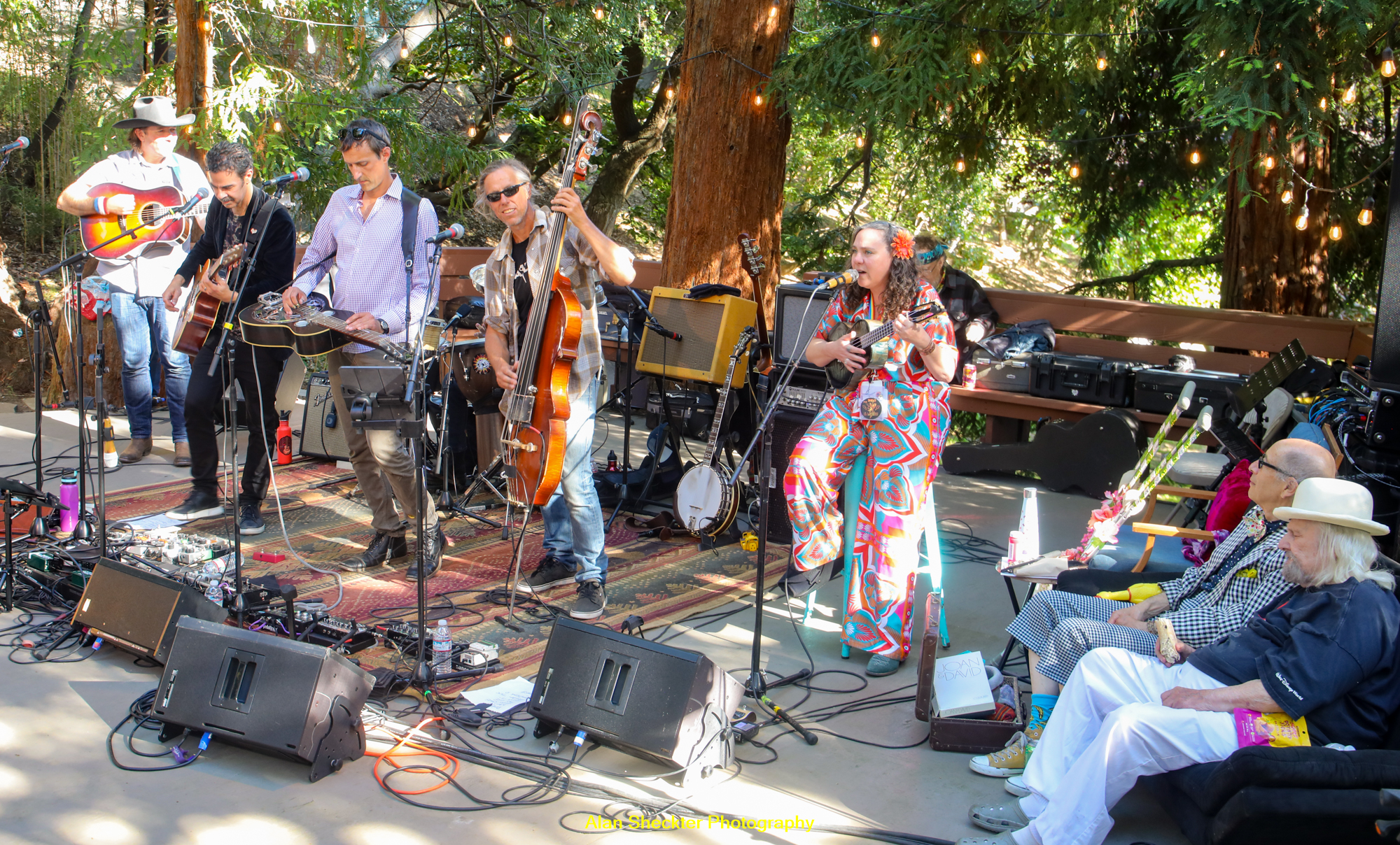 Ragged Charms | Groovin' in the Grove