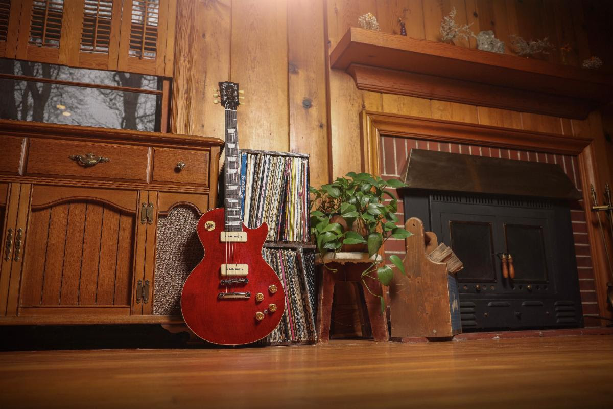 The Gibson Warren Haynes Les Paul Standard in 60s Cherry - photo credits: Gibson